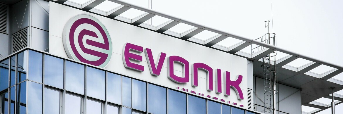 Firmenlogo von Evonik Industries: Die Evonik Degussa GmbH, ein Spezialchemie-Unternehmen und Teilkonzern der in Essen ansässigen Evonik Industries AG, steht hinter der Pensionskasse Degussa.