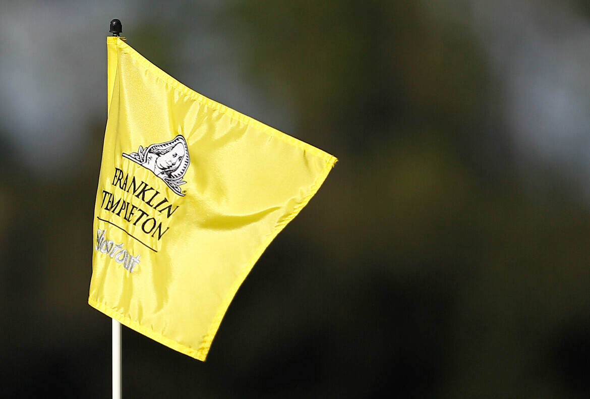 Flagge mit dem Logo von Franklin Templeton bei einem Golfturnier, eine Investmentgesellschaft mit Hauptsitz in San Mateo, im US-Bundesstaat Kalifornien. 