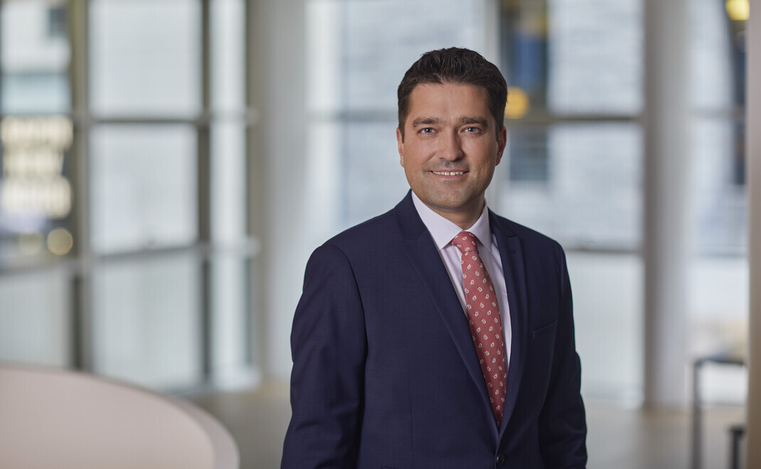 Sven Stipkovic ist neuer Leiter Wealth Management bei der Hypovereinsbank: Er folgt auf Carsten Kahl – und ist nicht der einzige Hypovereinsbanker im Wealth Management, der eine neue Aufgabe erhält.