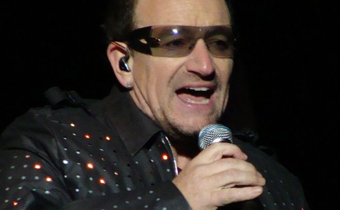 Paul David Hewson alias Bono ist Frontmann der irischen Rockband U2 und Mitgründer des Nachhaltigkeitsfonds „The Rise Fund“ | © Pixabay