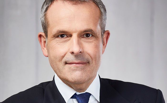 Sebastian Klein ist Vorstandsvorsitzender der Fürstlich Castell’schen Bank. Mit der digitalen Vermögensverwaltung Castell Insight will das Institut eine neue Zielgruppe erschließen.