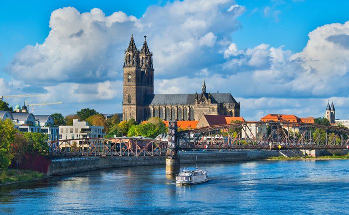 Blick über die Elbe auf den Magdeburger Dom: Die Anlegergruppe Kirchen verfügt über geschätztes Vermögen von mehreren hundert Milliarden Euro. | © Pixabay