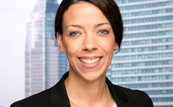 Tina Szymanski verfügt über zehn Jahre Erfahrung im Bereich Kapitalanlage der Ärzteversorgung Niedersachsen. Nun hat sie sich dem institutionellen Vertrieb Universal-Investment angeschlossen.