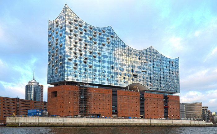 Elbphilharmonie in Hamburg: Die Frankfurter Bankgesellschaft eröffnet im Laufe des Jahres 2019 eine Niederlassung in der Hansestadt – mit acht Berater von Merck Finck Privatbankiers.