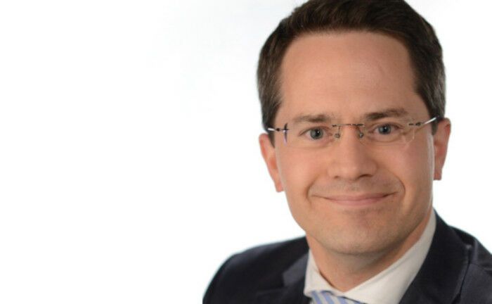 Axel-Rainer Hoffmann ist Mitglied der Vorstände der Volkswohl Bund Versicherungen. 
