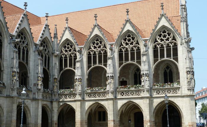 Rathaus in Braunschweig: Die in der Stadt ansässig Kulturstiftung Braunschweiger Kulturbesitz soll in Summe von 1,9 Milliarden Euro unrechtmäßig verwendet haben.