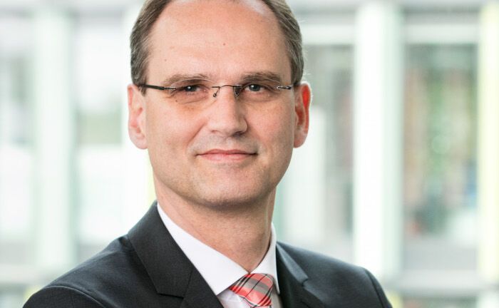 Der versicherungsmathematische Sachverständige für Altersversorgung, Friedemann Lucius, sieht „an der Niedrigzinsfront keine Entspannung“. 