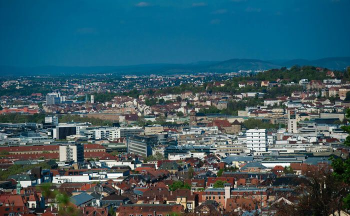 Blick auf Stuttgart: Die ortsansässige Schwäbische Bank, Zweigniederlassung der M.M. Warburg & CO, und ihr Leiter gehen künftig getrennte Wege.