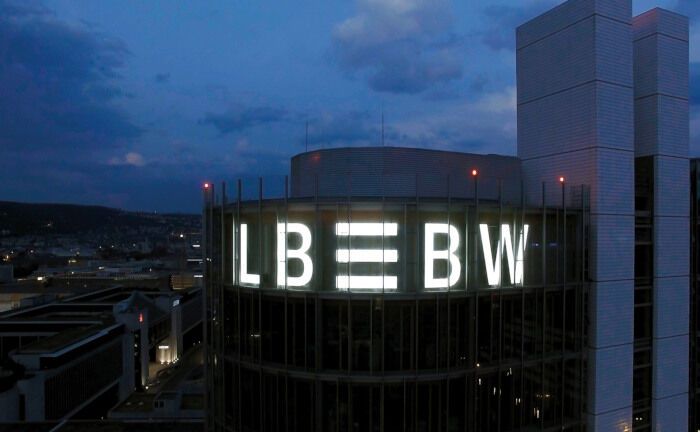 Hauptsitz der Landesbank Baden-Württemberg in Stuttgart bei Nacht