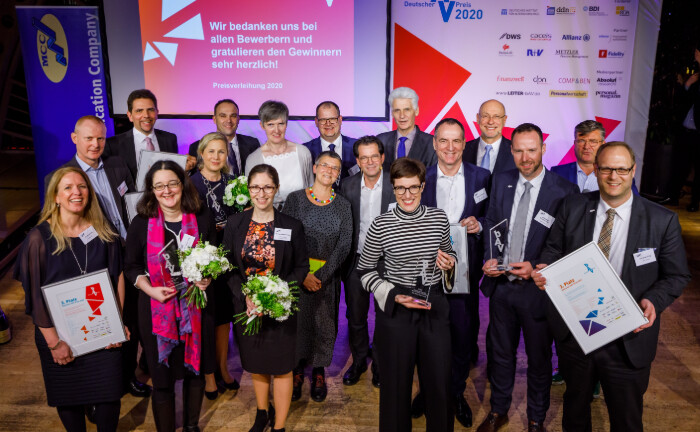 So sehen Sieger aus: Das Gruppenbild zeigt die Prämierten des diesjährigen bAV-Preises. 