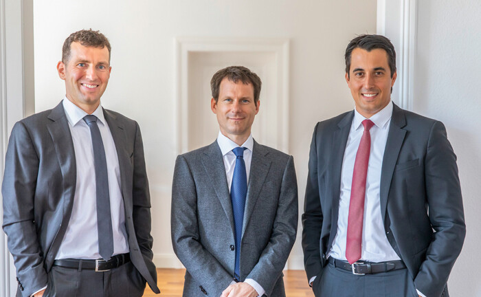 Uwe Rathausky (li.) und Henrik Muhle (Mitte) und Marcus Hüttinger: Während die ersten beiden 2007 die Gané Aktiengesellschaft gründeten und über die Jahre den über 4 Milliarden Euro schweren Mischfonds Acatis Gané Value Event schufen, wechselte Hüttinger Anfang 2020 als Partner zum Gané-Team.