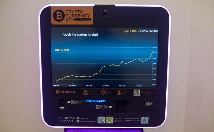 Bitcoin-Automat in einem Einkaufszentrum in Singapur