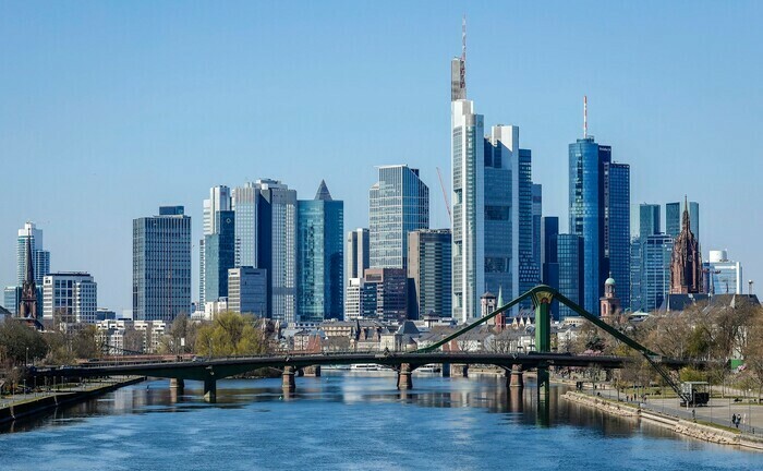 Skyline von Frankfurt: Ein Single Family Office sucht nach einem General Counsel. | © Imago Images / Rupert Oberhäuser