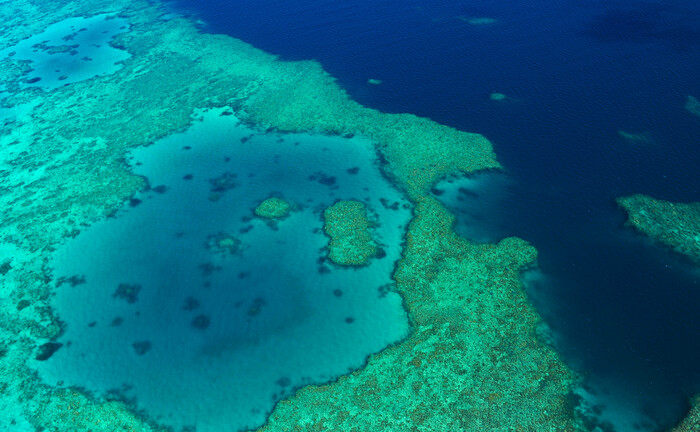 Das Great-Barrier-Riff vor der Küste Australiens: Die Fonds wollen dazu beitragen, dass die Natur, auch das Riff, die größte von Lebewesen geschaffene Struktur der Erde, für Folgegenerationen erhalten bleibt | © Imago Images / Imagine China Tuchong