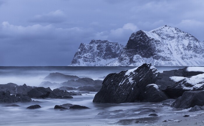 Lofoten im Winter: Neuschnee gibt es zwar auch auf den nordischen Inseln, das entsprechende norwegische Wort für Neuschnee steht allerdings auch für einen Staatsfonds aus Norwegen. | © Pixabay