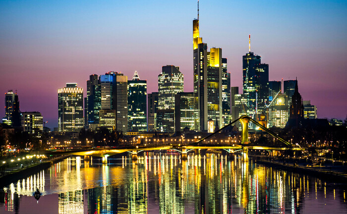 Die Skyline von Frankfurt am Main: Union Investment sucht für den Hauptsitz in der Finanzmetropole. | © Imago Images / Westend 61