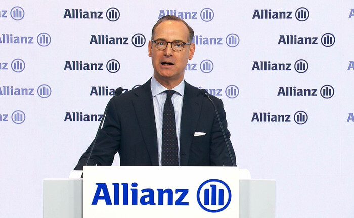 Allianz-Chef Oliver Bäte bei einer Pressekonferenz