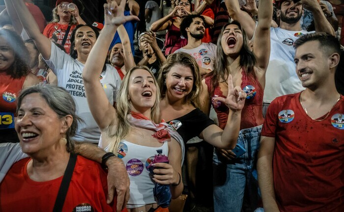 Anhänger von Lula da Silva feiern in Belo Horizonte den Wahlsieg