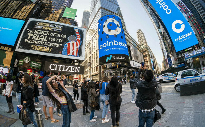 Börsengang von Coinbase am New Yorker Times Square