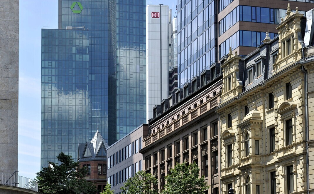 Blick in die Kaiserstraße in Frankfurt am Main mit dem Sitz der Hauck Aufhäuser Lampe: Die ABN Amro kauft die deutsche Privatbank.