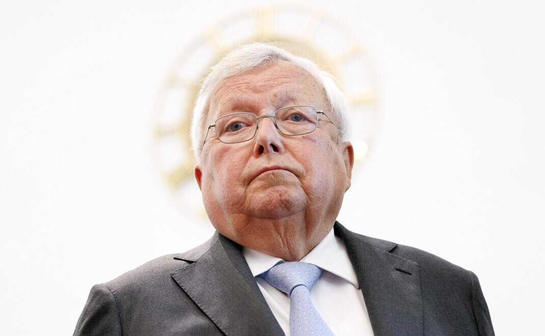 Christian Olearius als Angeklagter bei seinem Prozess vor dem Bonner Landgericht. Am Donnerstag wurde der Strafprozess gegen den 82-Jährigen eingestellt.
