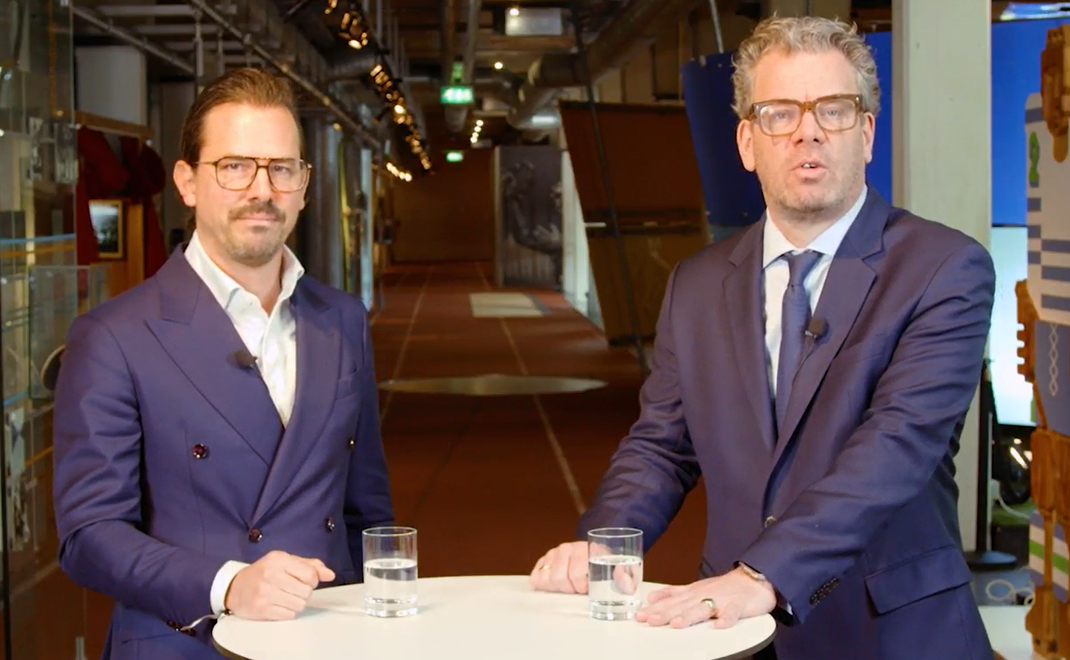 Daniel Knörr, Leiter Produktmanagement Publikumsfonds & Unit Linked Business bei Ampega Investment (links) und Malte Dreher, Herausgeber des private banking magazin