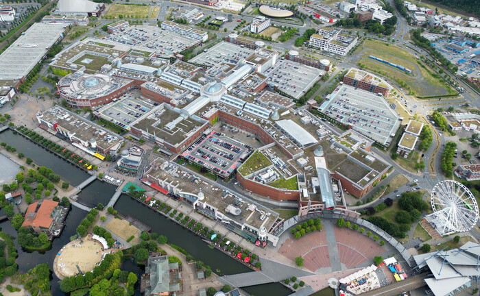 Das Centro Oberhausen aus der Vogelperspektive: Das Einkaufszentrum im Ruhrgebiet zählt zu den größten in Europa. | © Imago Images / Michael Ketzer