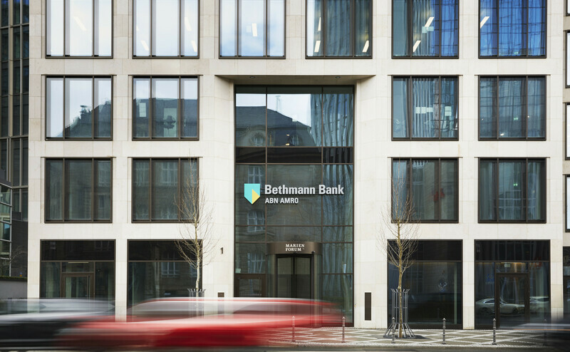 Das Marienforum in Frankfurt am Main, in dem die ABN Amro Bank Frankfurt Branch mit ihrer Marke Bethmann ihren Sitz hat: Die Niederlassung der niederländischen Bank muss eine Strafe zahlen. | © Bethmann Bank / ABN Amro