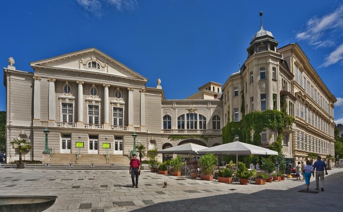 Das Stadttheater in Baden bei Wien: In dem Kurort nahe der österreichischen Hauptstadt hat auch das Weilburg Family Office seinen Sitz. | © Imago Images / blickwinkel