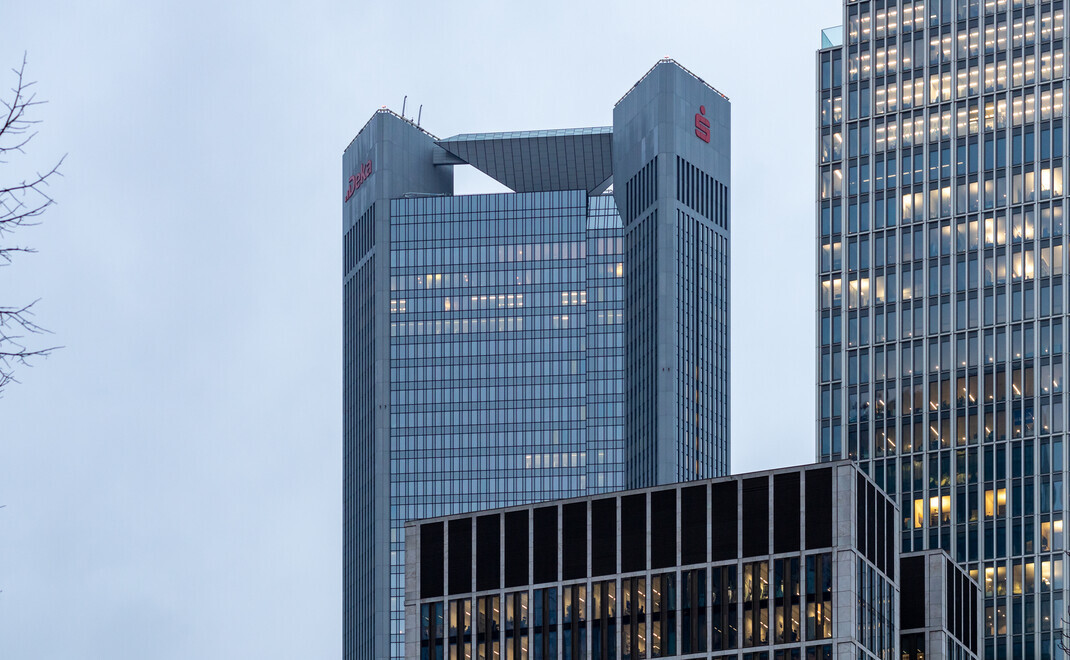 Das Trianon-Hochhaus, Sitz der Deka in Frankfurt: Fünf Mitarbeiter aus dem Wealth Management verlassen die Bank. 