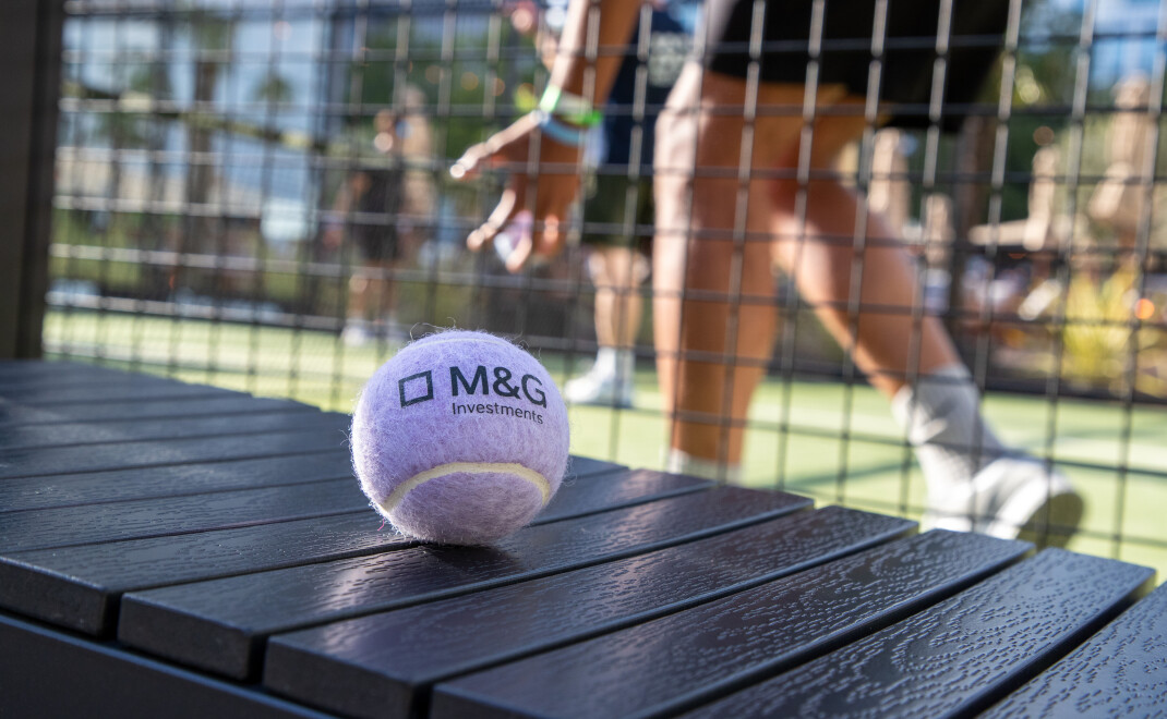 Der Ball tr&auml;gt das Logo des Sponsors: M&G richtete die Turnierserie gemeinsam mit private banking magazin aus. Station eins war Frankfurt am 9. September.