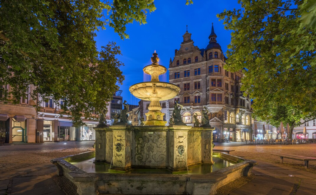 Der Kohlmarkt in Braunschweig. Die Braunschweiger Privatbank verliert insgesamt elf Mitarbeiter: Wir werden um jeden Kunden k&auml;mpfen, sagt ein Vorstand dazu.