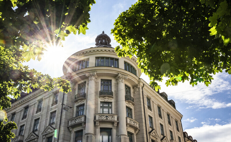 Der Sitz des Bankhauses von der Heydt in München: Ein Institut aus der Kryptobranche ist wohl an der Privatbank interessiert. | © Imago Images / Westend61