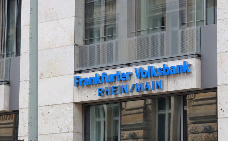 Eine Niederlassung der Frankfurter Volksbank Rhein-Main: Das genossenschaftliche Institut steht vor der nächsten Fusion. | © Imago Images / snowfieldphotography