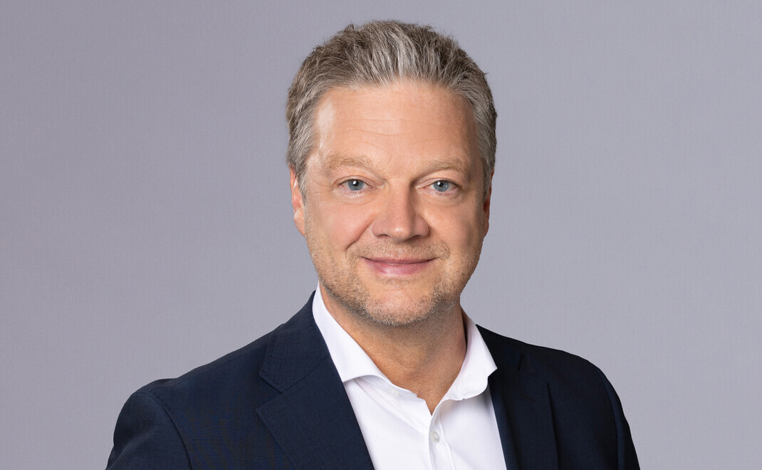 Hans-Henning Brand von Paribus. 
