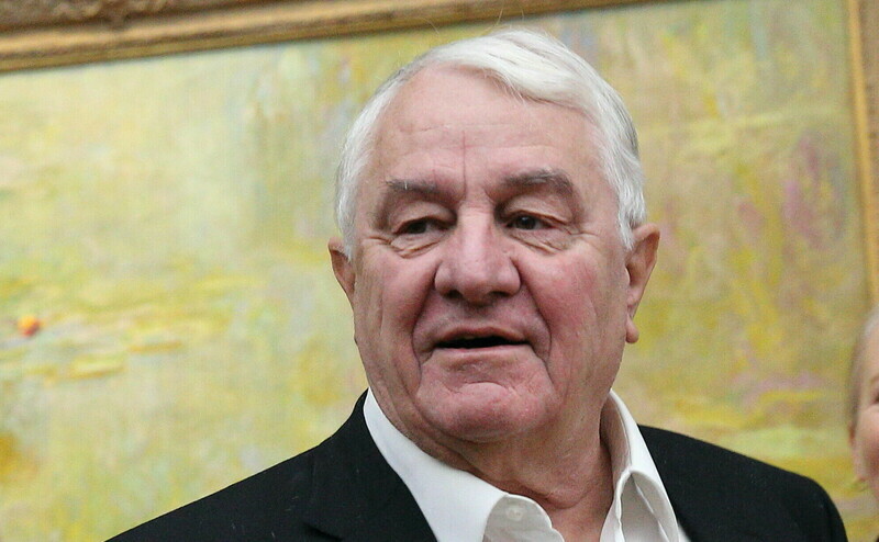 Hasso Plattner (im Vordergrund) bei einer Eröffnung einer Kunstausstellung