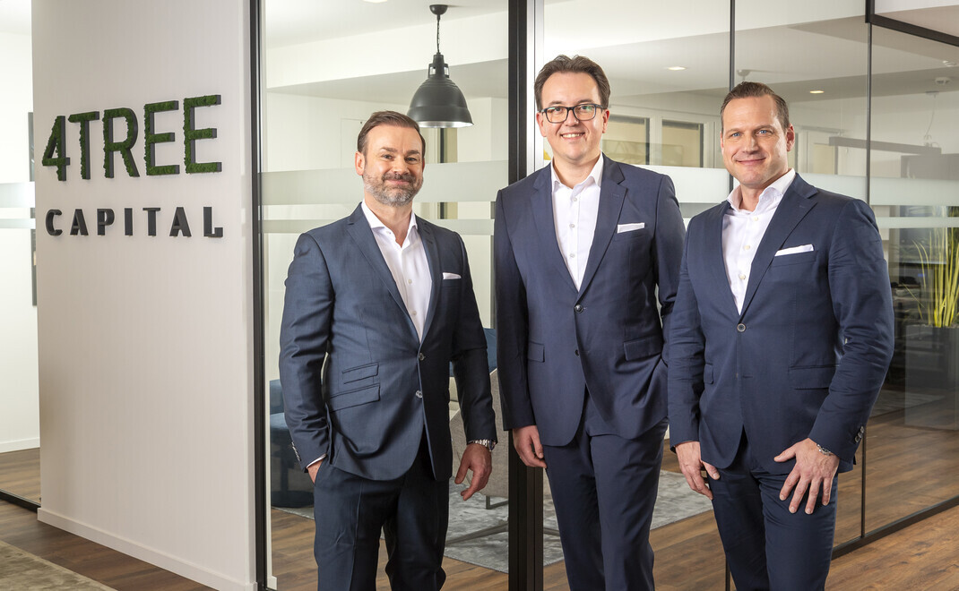 Jan Bienert (von links), Benjamin Claasen und Stephan Beyer kennen sich aus der gemeinsamen Zeit bei der Deutschen Bank, bevor sie 4Tree Capital gründeten und den Weg in die Selbstständigkeit gingen.