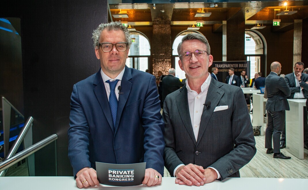 Malte Dreher, Herausgeber des private banking magazin (li.) und Frank Kreuz, Geschäftsführer der DEUTSCHE FINANCE Group  