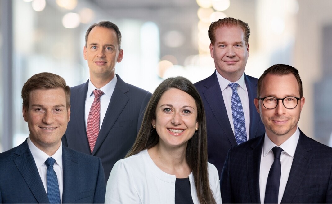 O.v.l.: Mischa Tschopp (Oddo BHF), Stefan Meine (Bethmann), Dennis Hummelmeier (Berenberg), Katharina Werner (J.P. Morgan) und Daniel Sauerzapf (HAL).