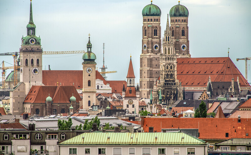 Skyline von München: In Pullach, das im Landkreis der Alpenmetropole liegt, sitzt die LHI Kapitalverwaltungsgesellschaft. | © Imago Images / Wolfgang Maria Weber