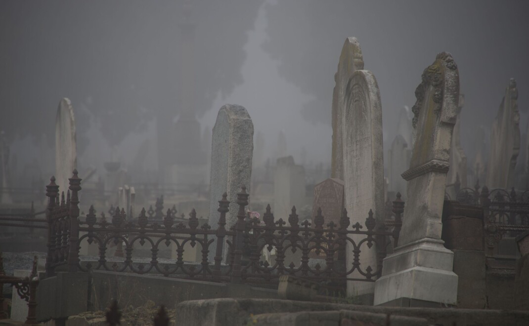 Nebel &uuml;ber einem Friedhof: Zombie-Fonds leben &uuml;ber ihr geplantes Ende hinaus weiter. 
